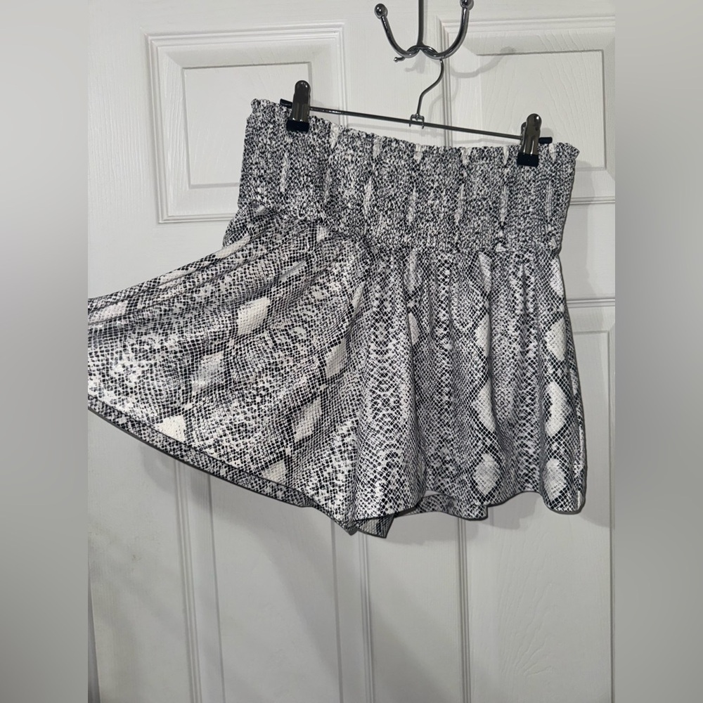 TCEC Snakeskin High Waist Silky Pull On Shorts - Picture 3 of 6